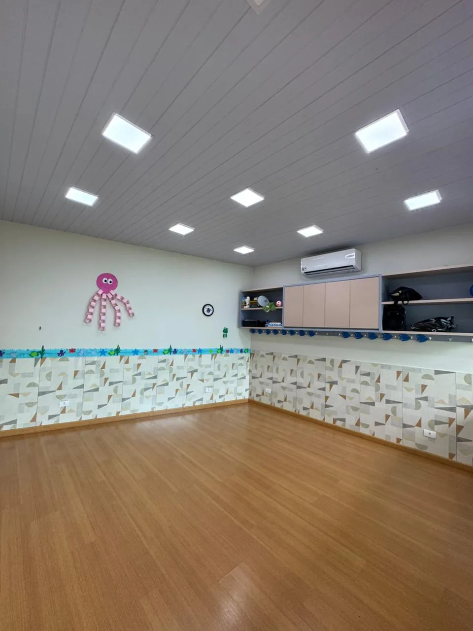 Sala de aula do CEI Crescer e Aprender em Maringá